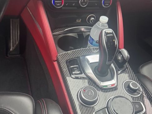 Used 2020 Alfa Romeo Stelvio Quadrifoglio image 11