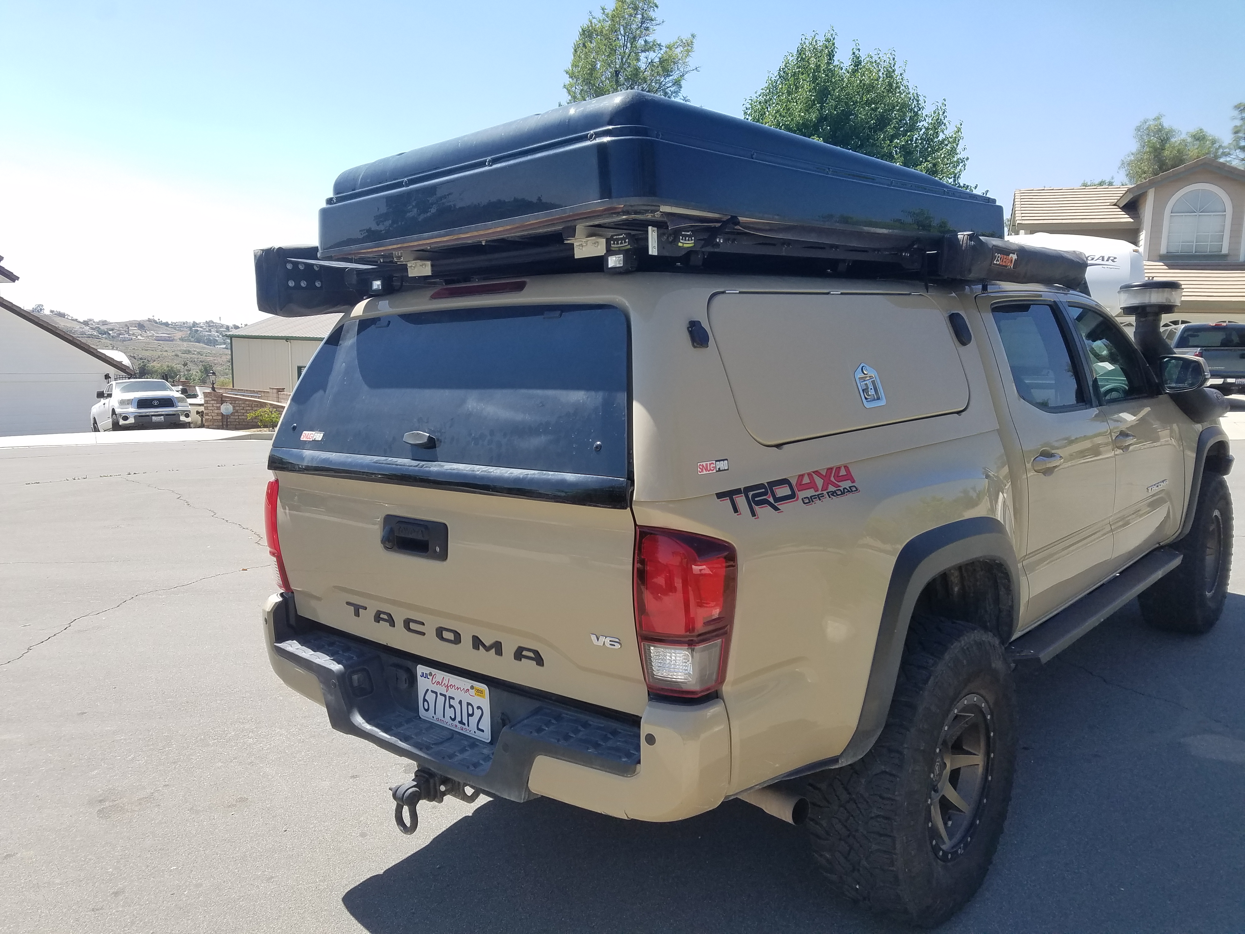 Used 2018 Toyota Tacoma TRD Off-Road w/ Technology Package AWD/4WD image 8