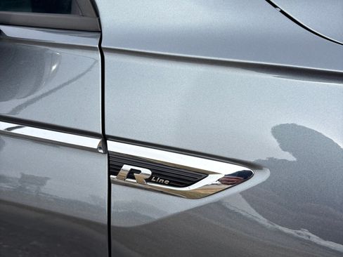 Used 2021 Volkswagen Tiguan SE R-Line image 5