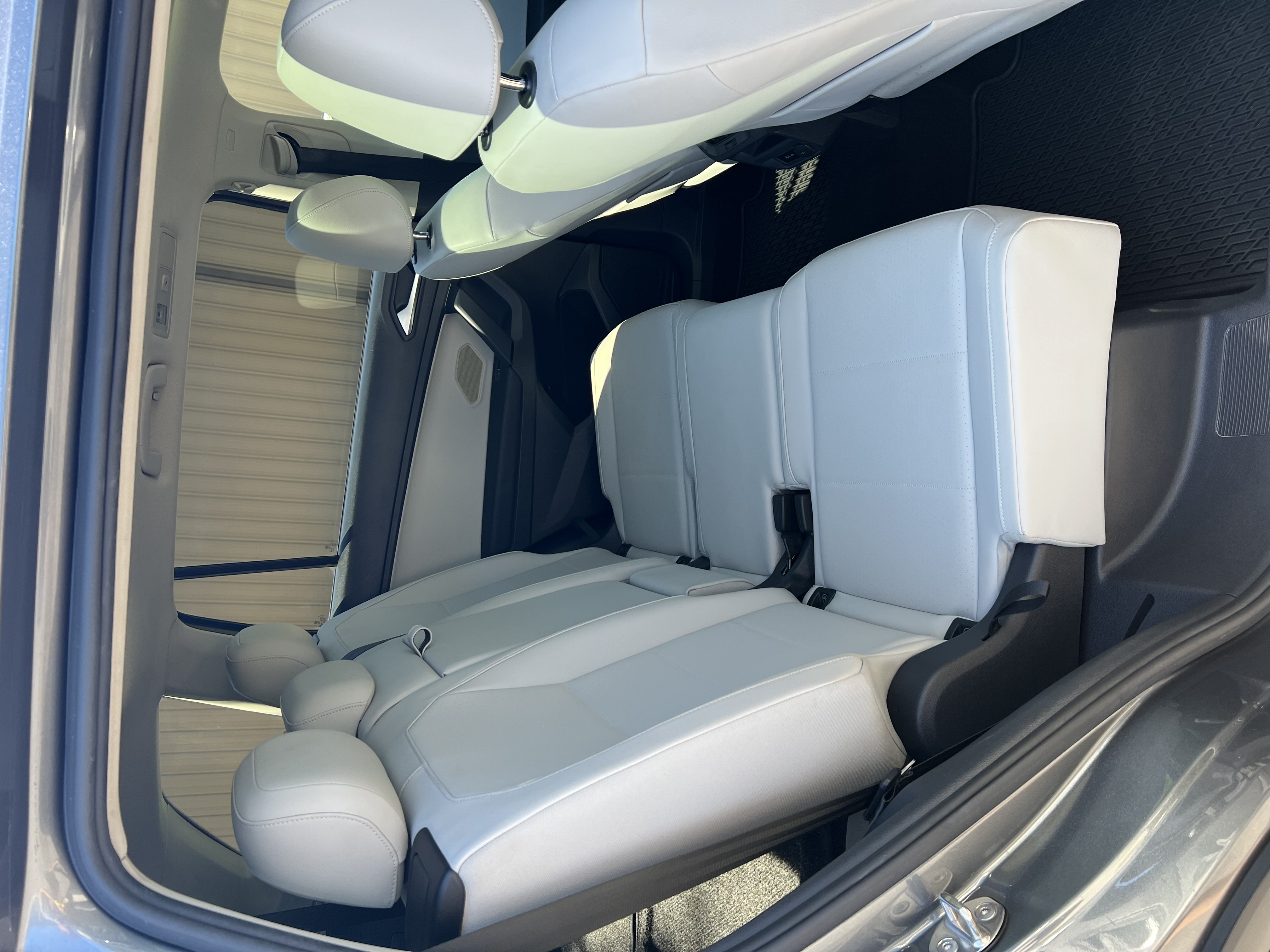 Used 2019 Volkswagen Tiguan SE w/ Panoramic Sunroof Package FWD image 9