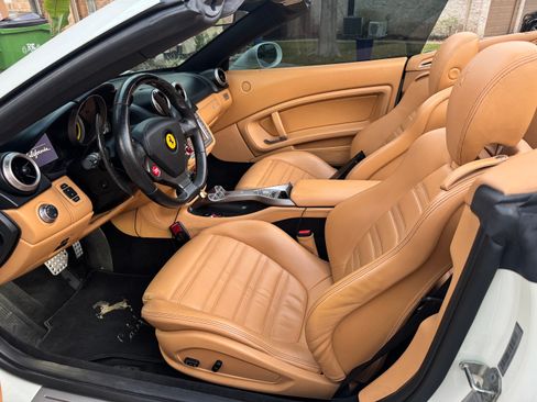 Used 2011 Ferrari California image 28