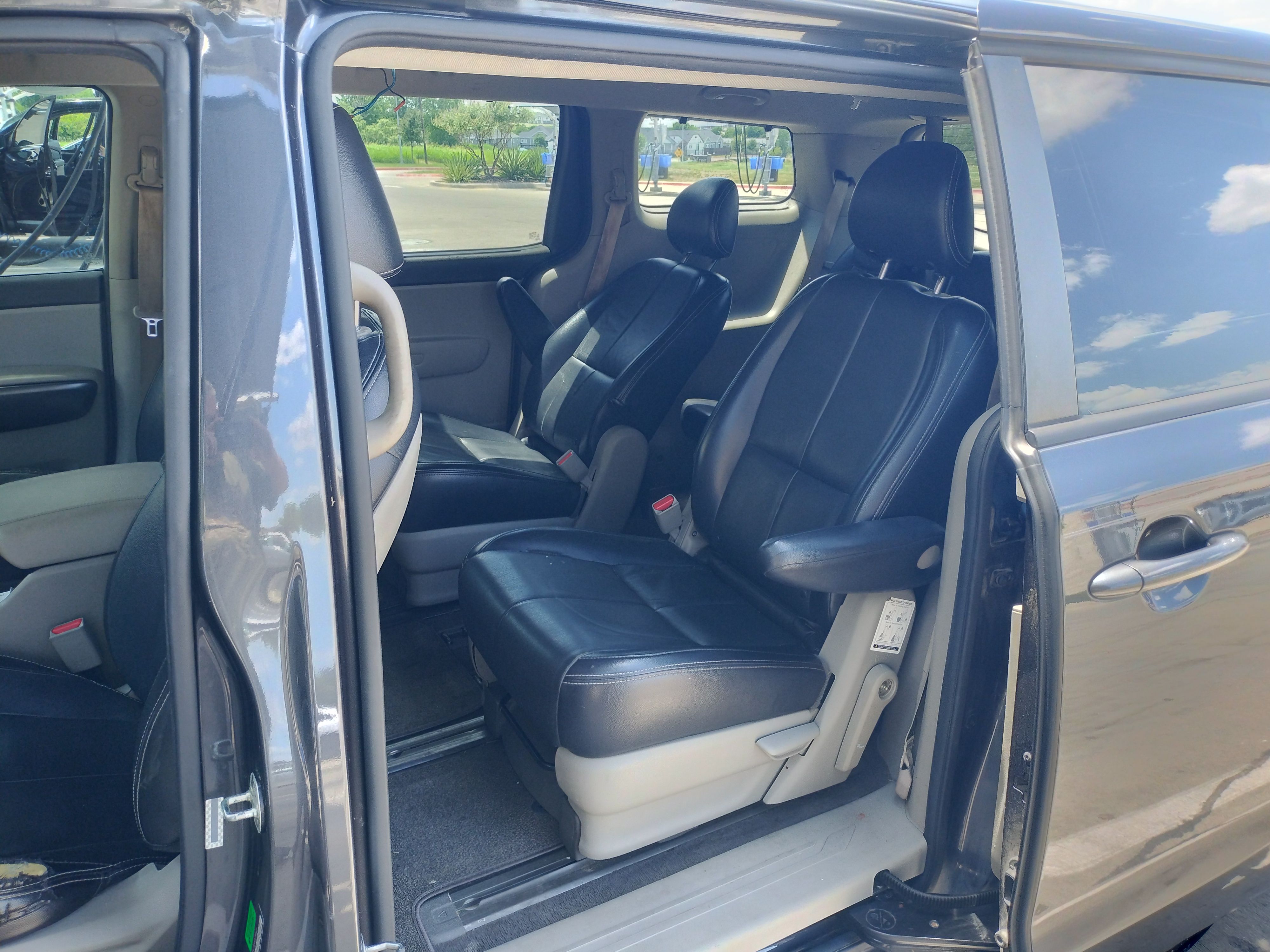 Used 2015 Kia Sedona LX w/ LX Convenience Package FWD image 12