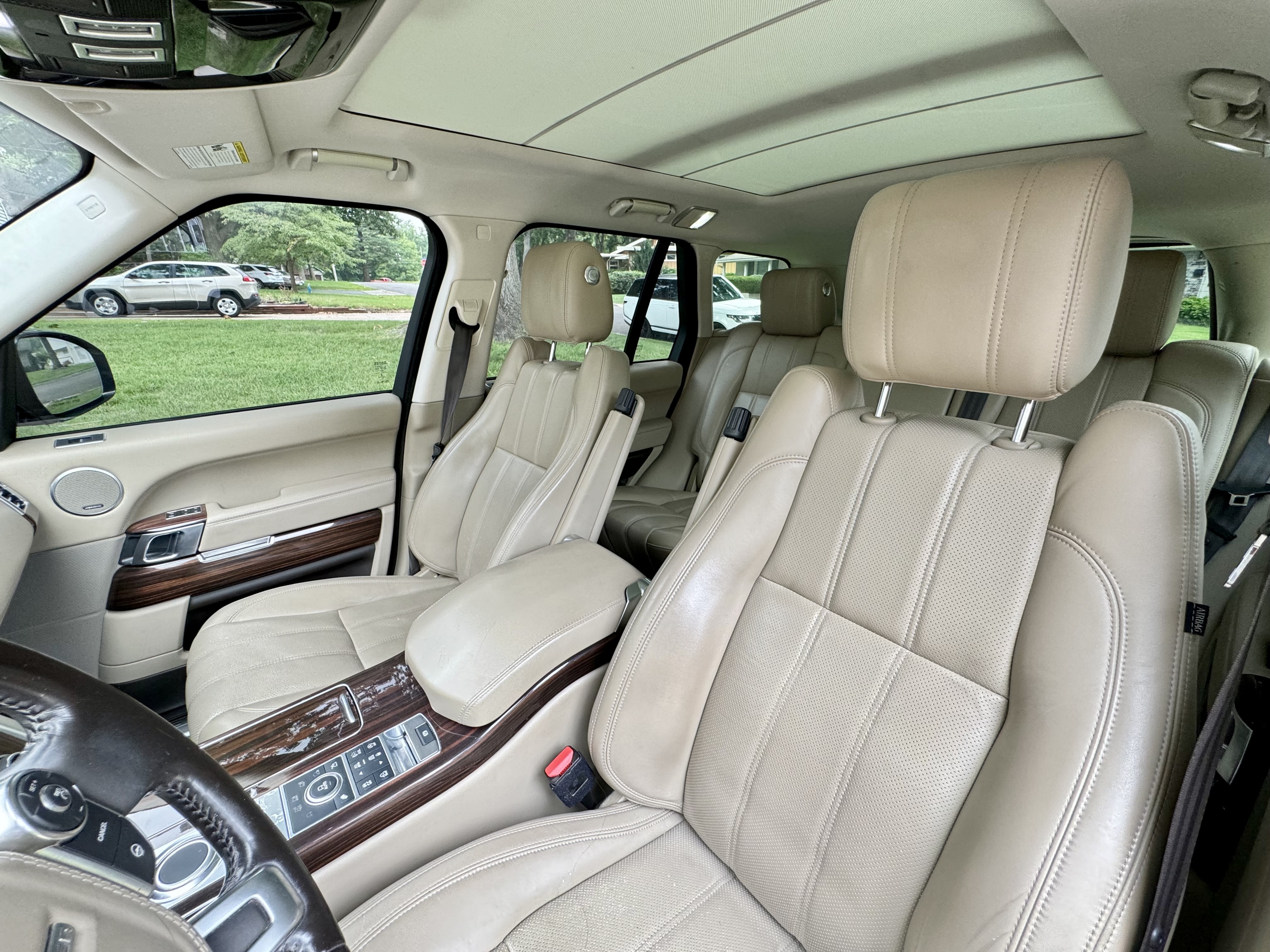 Used 2016 Land Rover Range Rover HSE AWD/4WD image 2