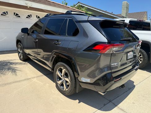 Used 2021 Toyota RAV4 SE w/ Weather & Moonroof Package AWD/4WD image 10