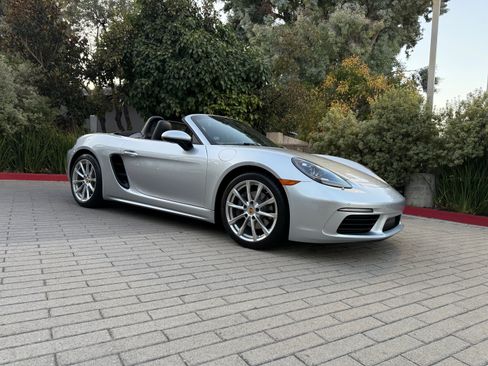 Used 2017 Porsche 718 Boxster image 1
