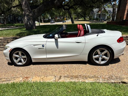 Used 2011 BMW Z4 sDrive30i image 1