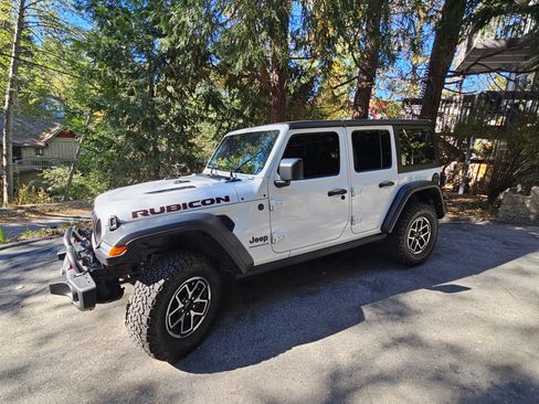 Used 2024 Jeep Wrangler Unlimited Rubicon w/ Capability Package image 6