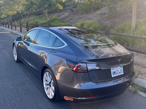 Used 2018 Tesla Model 3 Mid Range RWD image 5