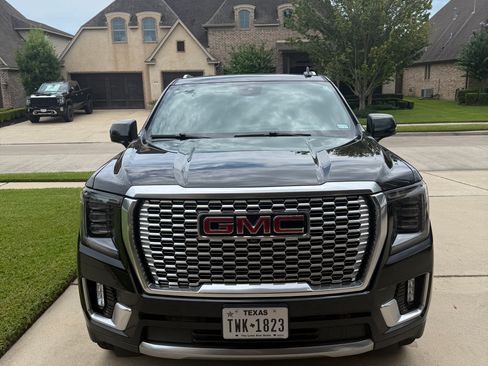 Used 2023 GMC Yukon Denali AWD/4WD image 2