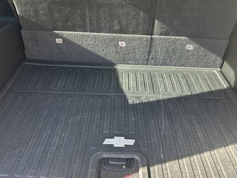 Used 2018 Chevrolet Suburban LT image 16