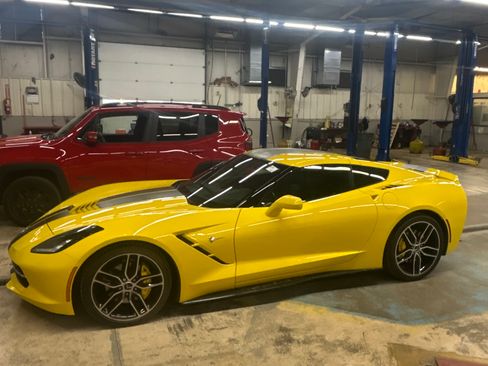 Used 2017 Chevrolet Corvette Stingray Coupe w/ 2LT Preferred Equipment Group image 21