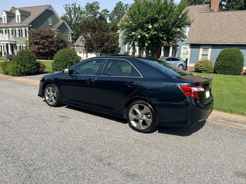 Used 2014 Toyota Camry SE FWD image 5