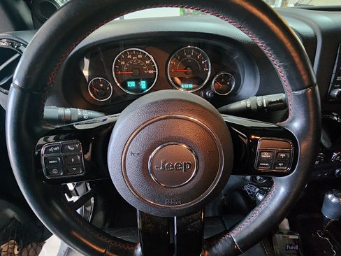 Used 2012 Jeep Wrangler Unlimited Sahara image 2