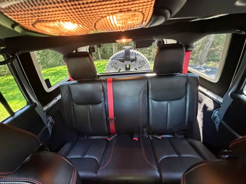 Used 2017 Jeep Wrangler Unlimited Rubicon AWD/4WD image 18