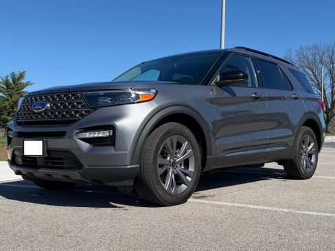Used 2022 Ford Explorer XLT w/ Equipment Group 202A image 1