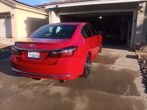 Used 2017 Honda Accord Sport image 4