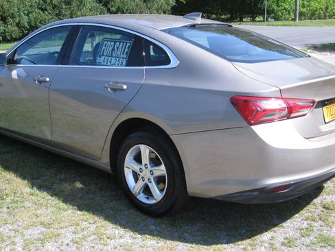Used 2022 Chevrolet Malibu LT image 2