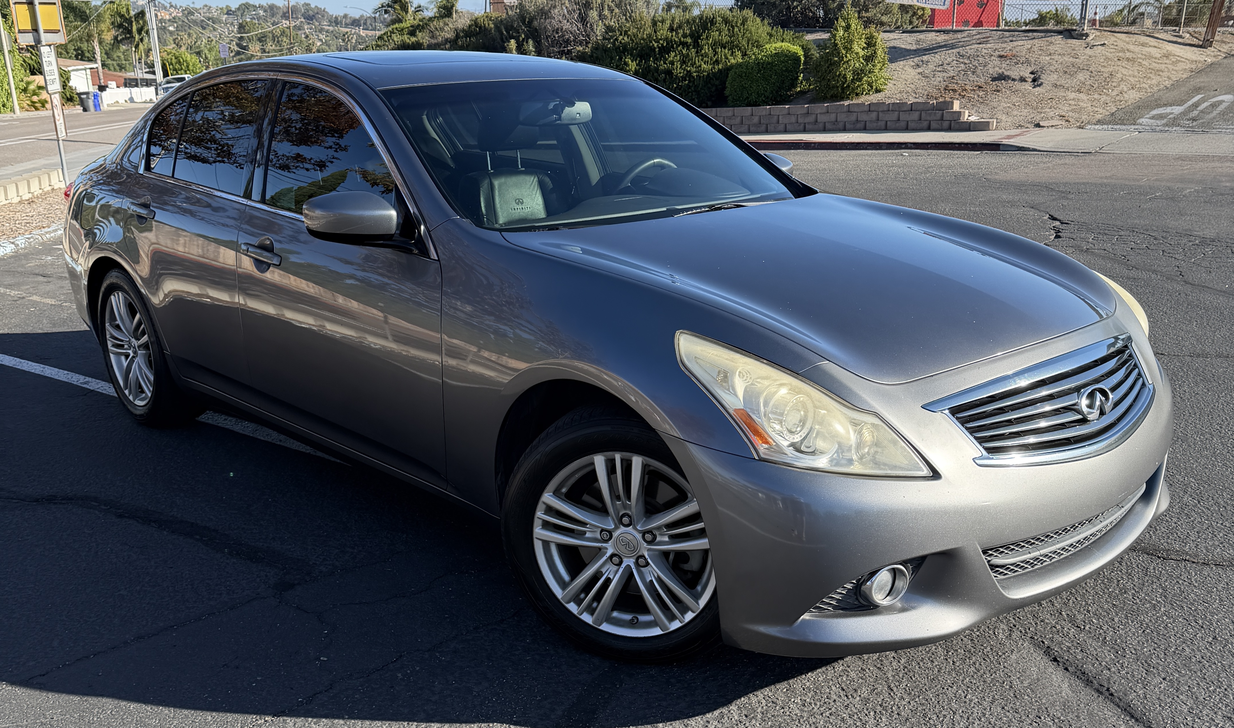 Used 2010 INFINITI G37 Journey w/ Premium Pkg RWD image 2