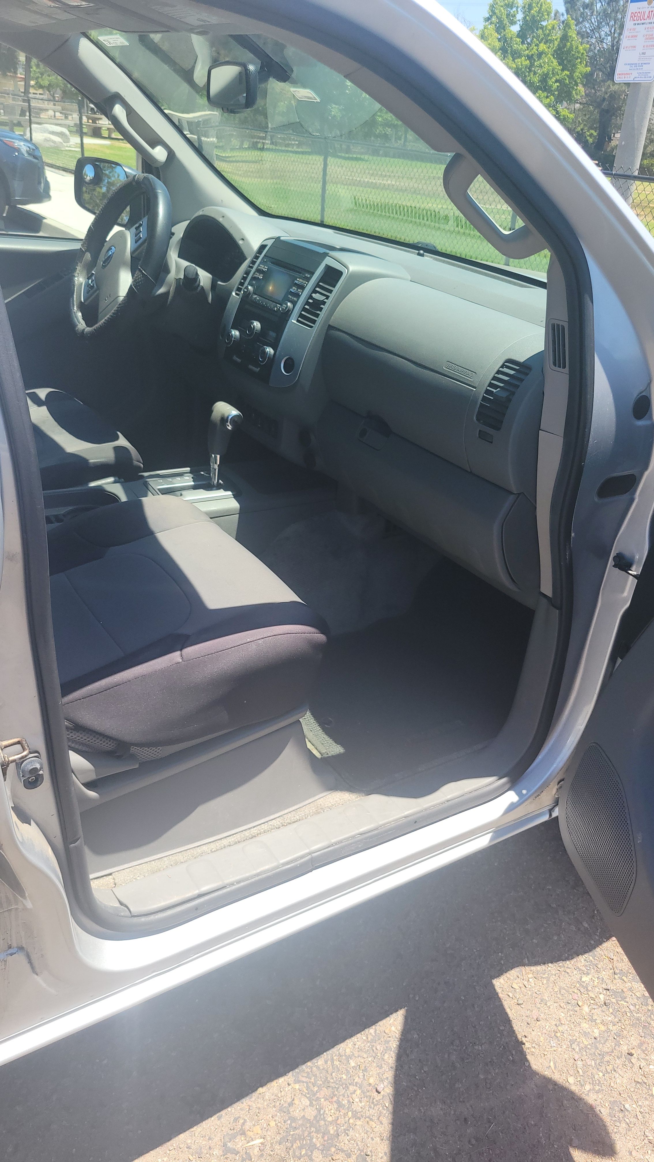 Used 2014 Nissan Frontier SV w/ SV Value Truck Package RWD image 12