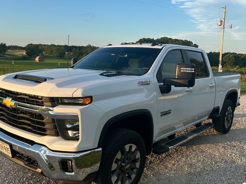 Used 2024 Chevrolet Silverado 2500 LT w/ Texas Edition AWD/4WD image 14