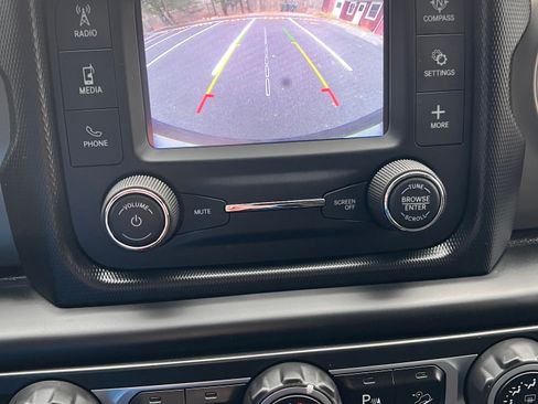 Used 2018 Jeep Wrangler Sport image 18