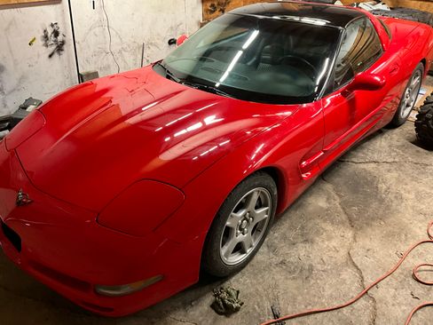 Used 1999 Chevrolet Corvette Coupe w/ Roof Pkg image 9