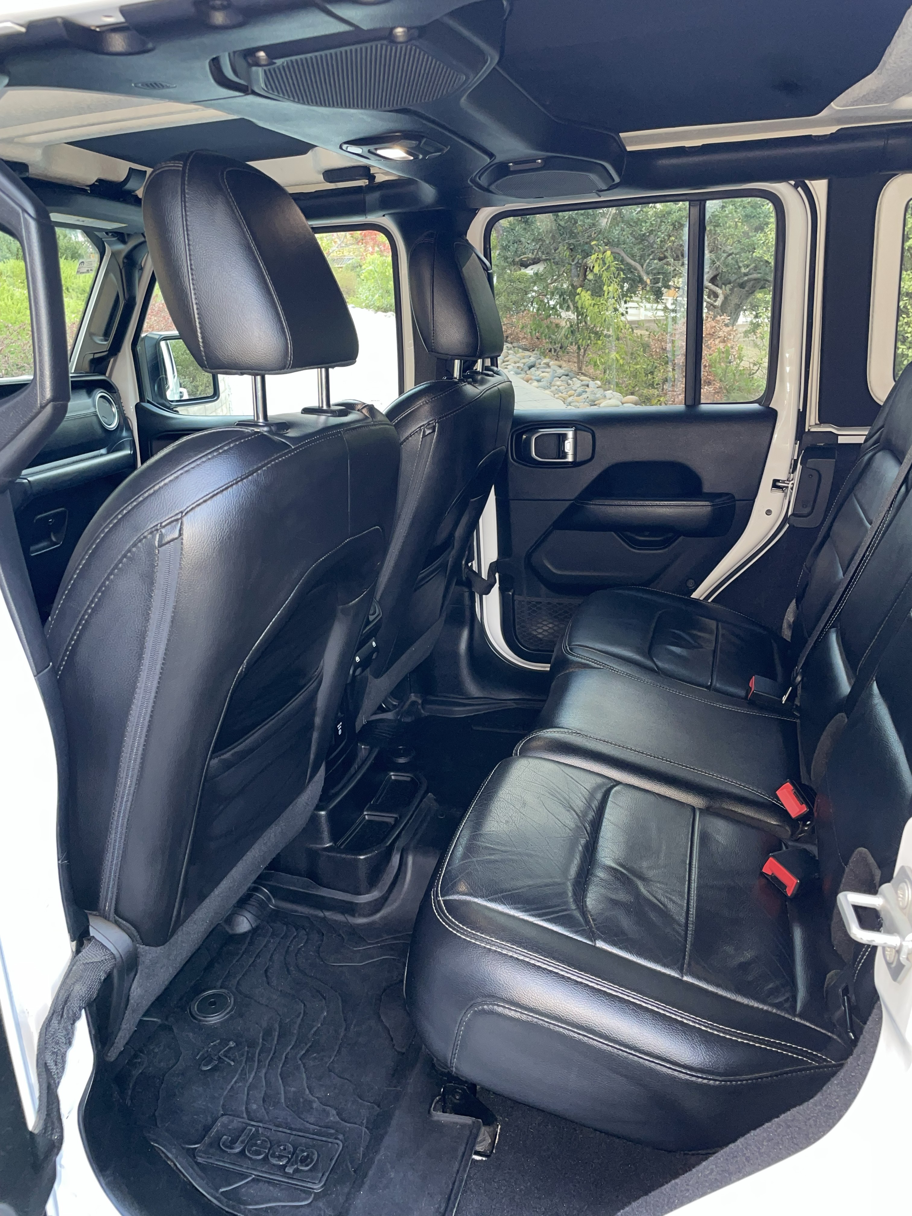 Used 2018 Jeep Wrangler Unlimited Sahara AWD/4WD image 23