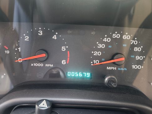 Used 2001 Jeep Wrangler Sahara image 28