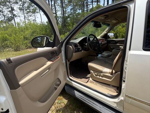 Used 2013 GMC Yukon XL SLT w/ Regional Value Package RWD image 8