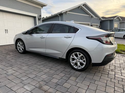 Used 2017 Chevrolet Volt Premier w/ Driver Confidence II Package FWD image 21