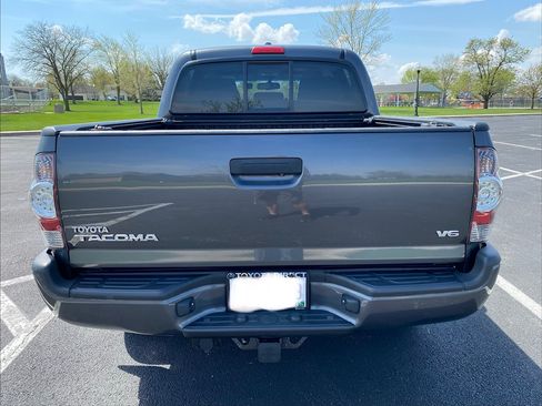 Used 2011 Toyota Tacoma 4x4 Double Cab w/ TRD Sport Pkg w/JBL Audio image 6