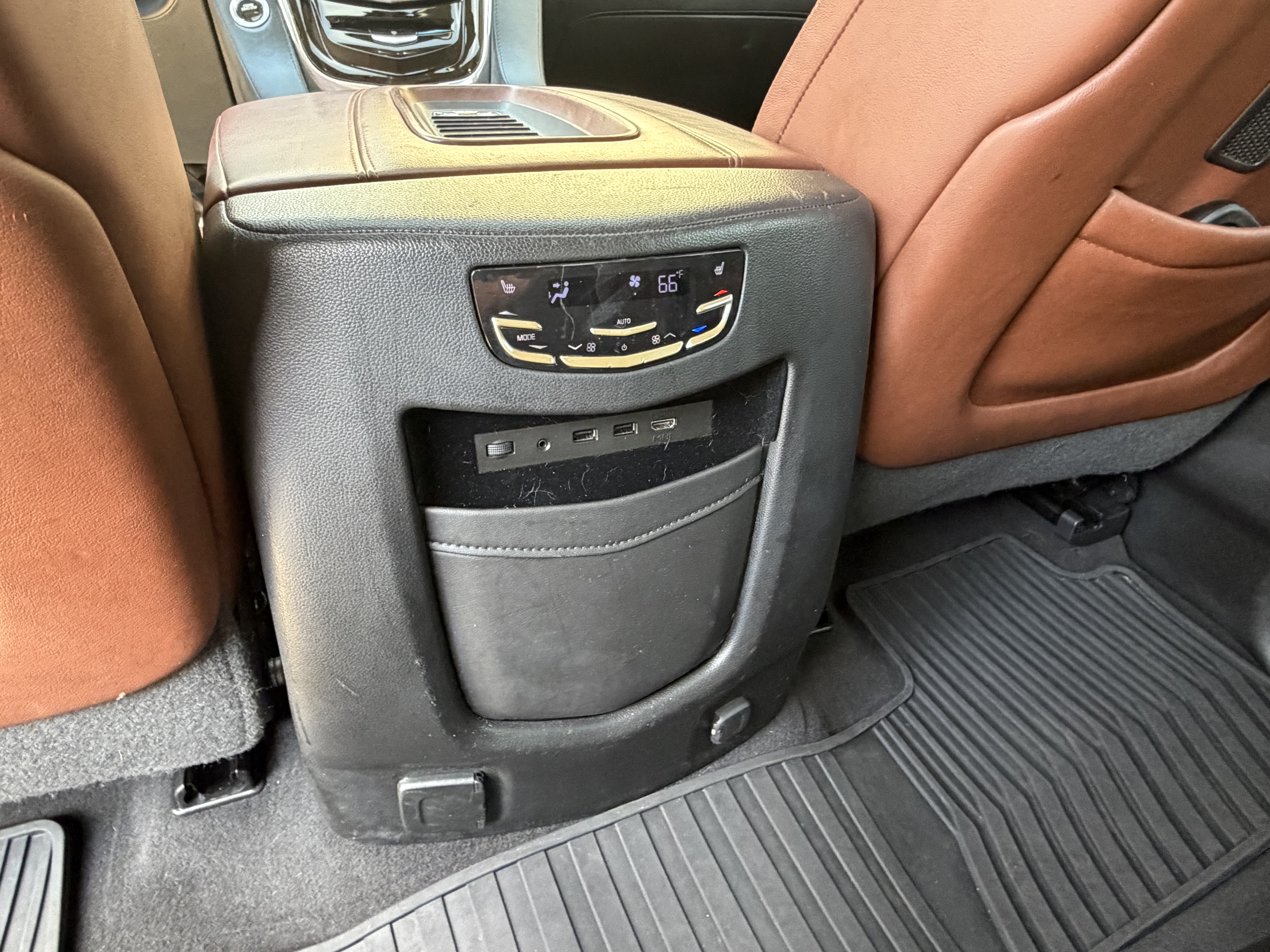 Used 2019 Cadillac Escalade Premium Luxury AWD/4WD image 23