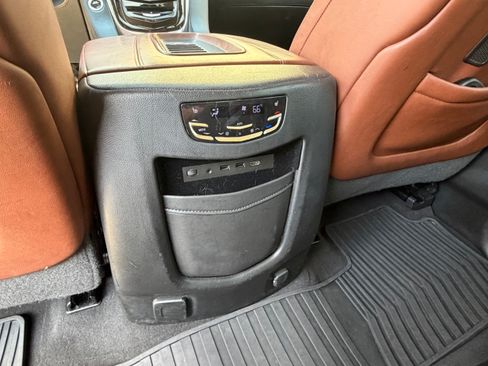 Used 2019 Cadillac Escalade Premium Luxury AWD/4WD image 23