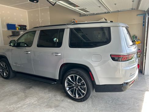 Used 2024 Jeep Wagoneer Series II w/ Premium Group I image 2