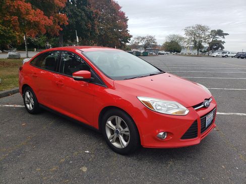 Used 2012 Ford Focus SE w/ SE Sport Pkg image 8