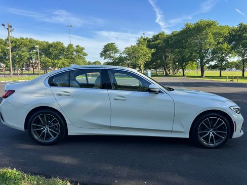 Used 2019 BMW 330i xDrive Sedan w/ Convenience Package AWD/4WD image 4