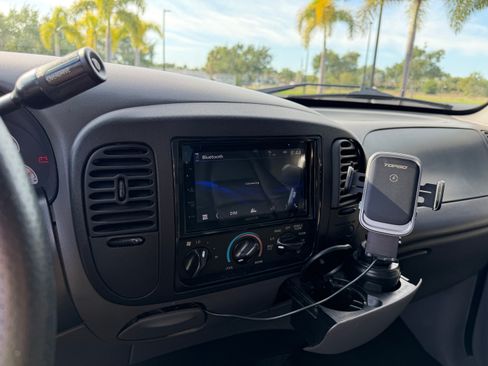 Used 2001 Ford F150 Lightning image 9