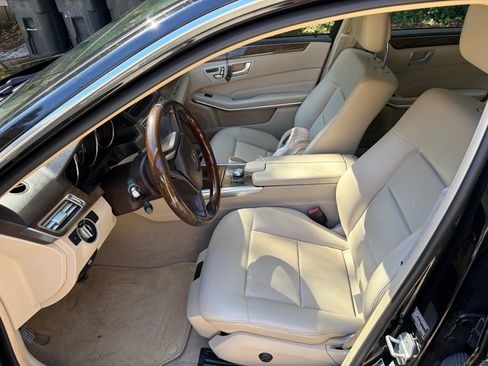 Used 2014 Mercedes-Benz E 350 4MATIC Sedan image 7