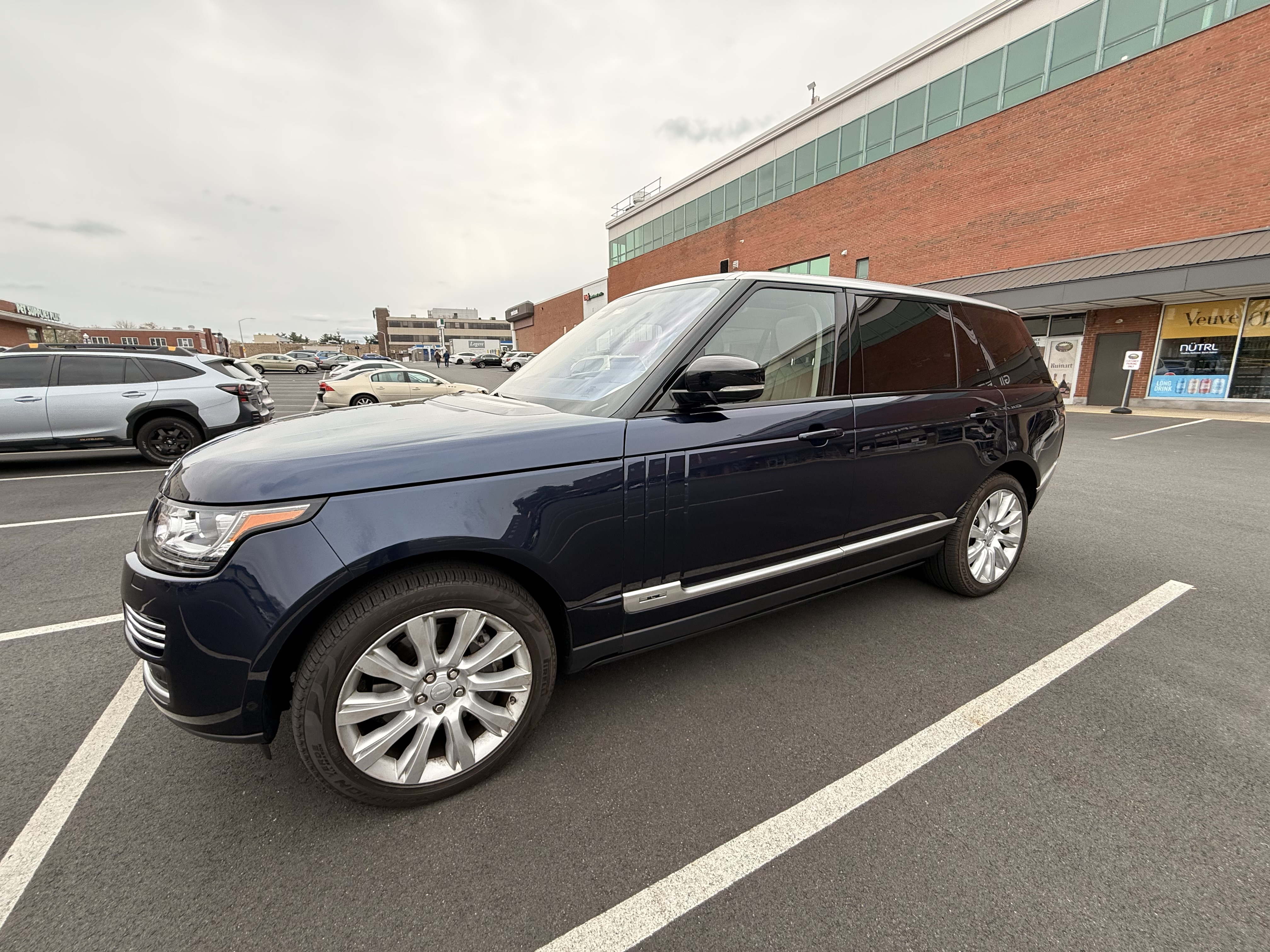 Used 2016 Land Rover Range Rover Long Wheelbase Supercharged AWD/4WD image 2