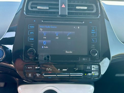 Used 2016 Toyota Prius Three Touring FWD image 2
