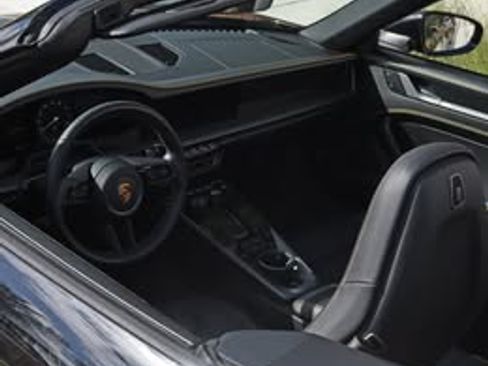 Used 2022 Porsche 911 Carrera image 8