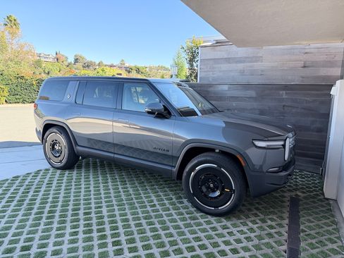 Used 2025 Rivian R1S Adventure image 2