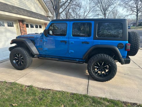 Used 2024 Jeep Wrangler Unlimited Rubicon w/ Convenience Group image 2