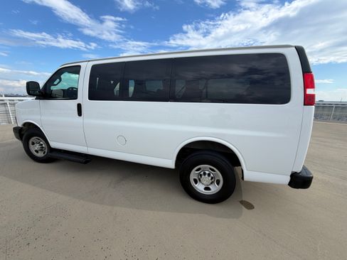 Used 2021 Chevrolet Express 2500 LS w/ Driver Convenience Package RWD image 10