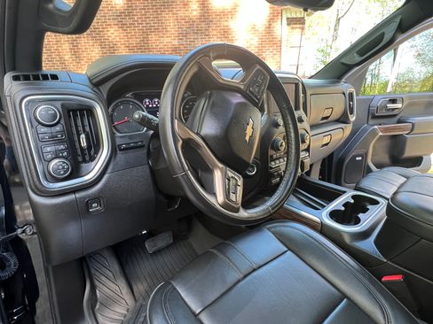 Used 2023 Chevrolet Silverado 2500 High Country w/ Z71 Off-Road Package AWD/4WD image 11