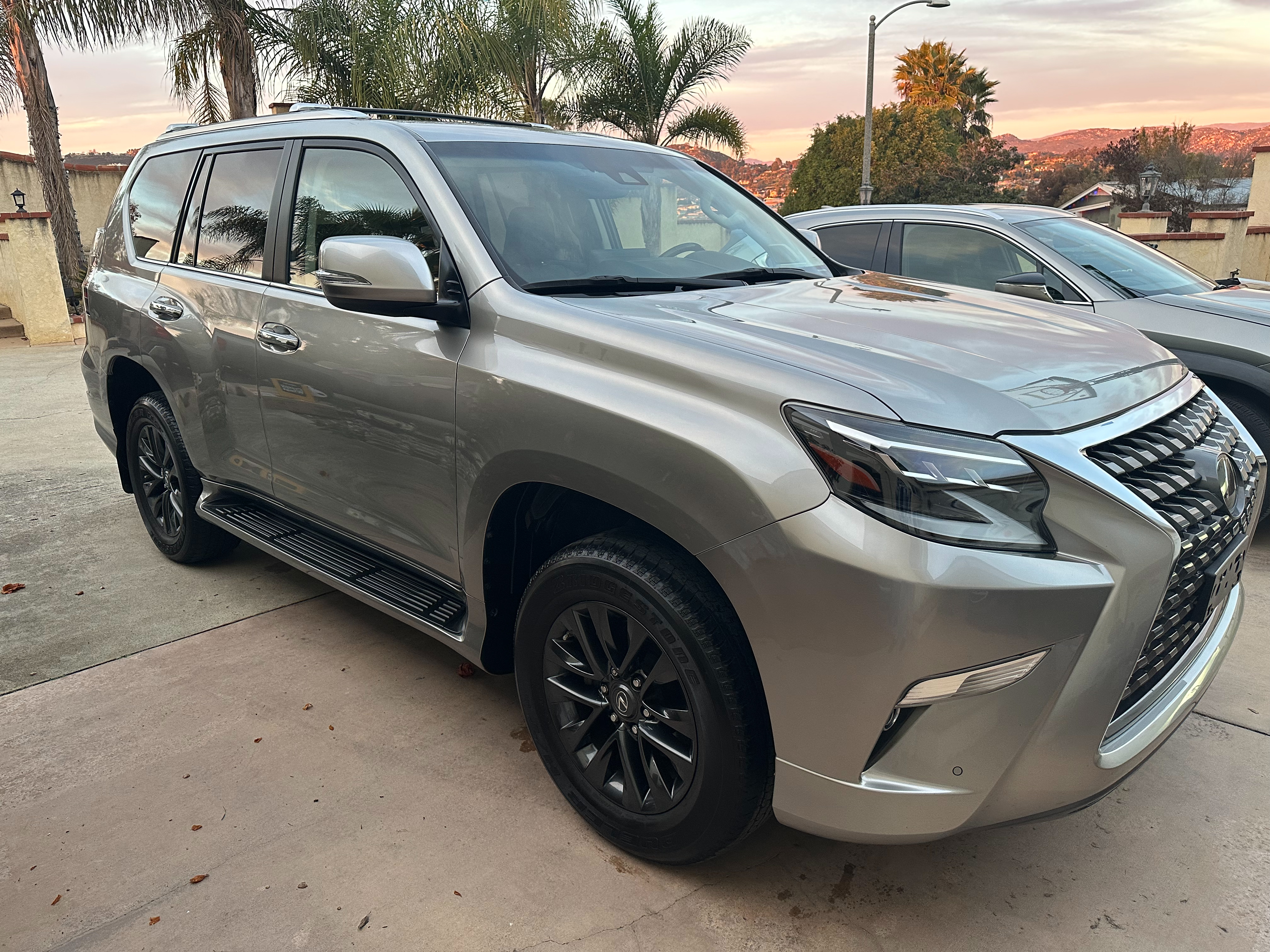 Used 2023 Lexus GX 460 Premium w/ Premium Package AWD/4WD image 2