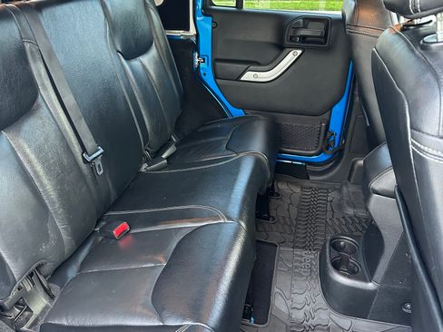 Used 2016 Jeep Wrangler Unlimited Rubicon image 17
