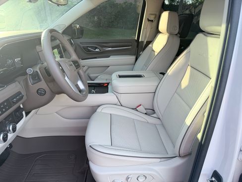 Used 2024 GMC Yukon Denali w/ Advanced Technology Package RWD image 11