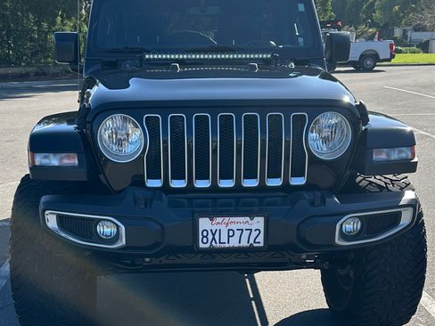 Used 2019 Jeep Wrangler Unlimited Sahara image 29