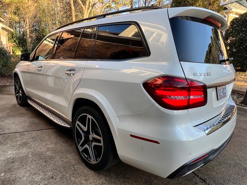 Used 2017 Mercedes-Benz GLS 550 4MATIC image 4